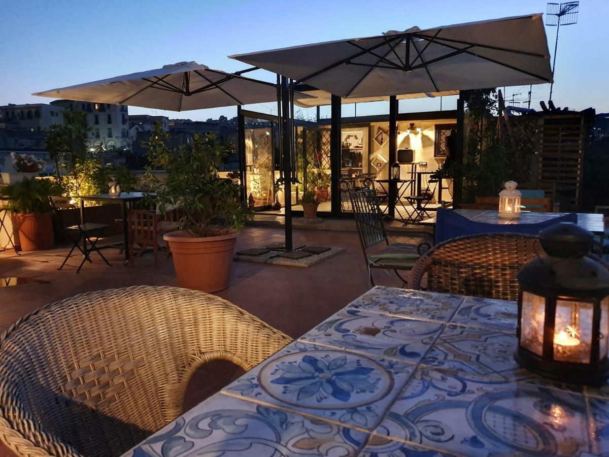The Spanish Palace, Suites, Rooms, & Terraces 3* نابولي
